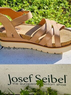 Josef Seibel Women's Tan Strappy Comfort Sandal